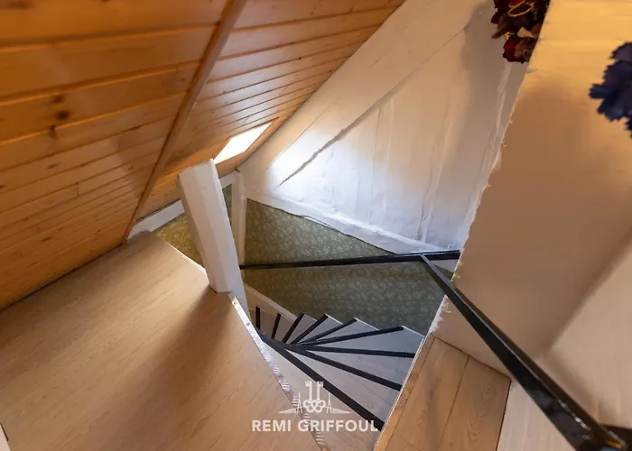 Dolphin View - - Cozy Nest With A View Of The Port Апартаменты Онфлёр